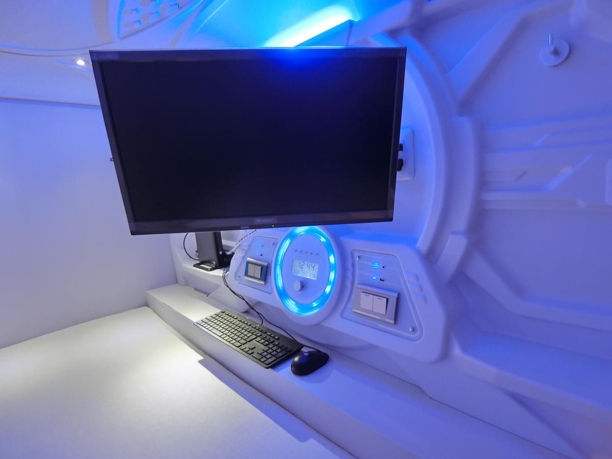 Capsule Hotel Manyudo Kioto Zewnętrze zdjęcie
