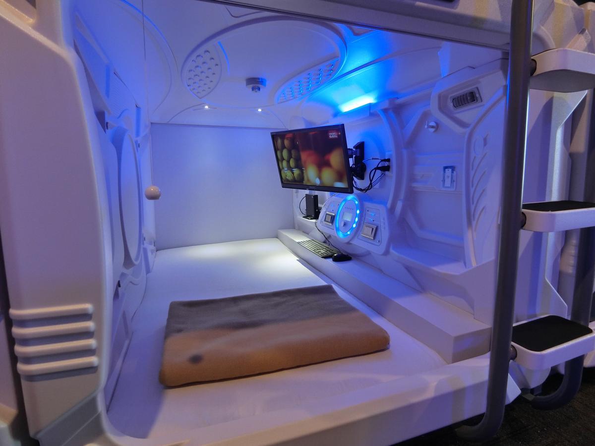 Capsule Hotel Manyudo Kioto Zewnętrze zdjęcie
