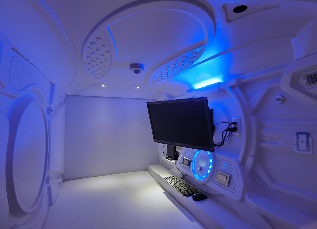 Capsule Hotel Manyudo Kioto Zewnętrze zdjęcie